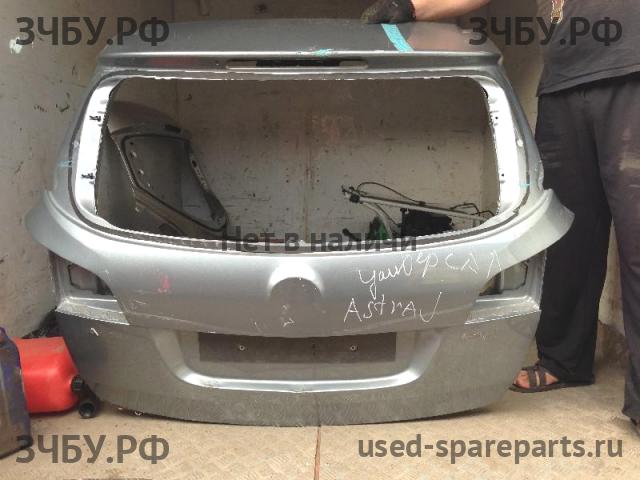 Opel Astra J Дверь багажника