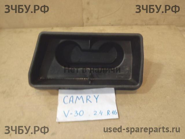 Toyota Camry 5 (V30) Ящик для инструментов