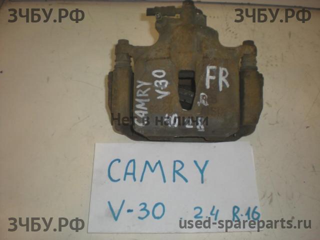 Toyota Camry 5 (V30) Суппорт передний правый (в сборе со скобой)