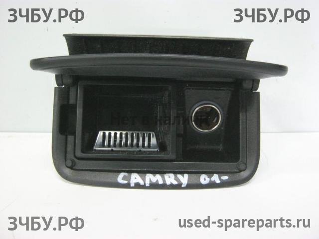 Toyota Camry 5 (V30) Пепельница