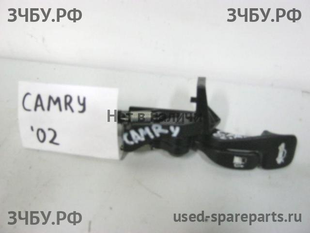 Toyota Camry 5 (V30) Ручка открывания багажника