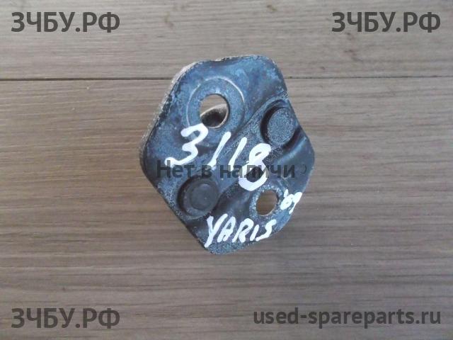 Toyota Yaris 2 Ответная часть замка багажника