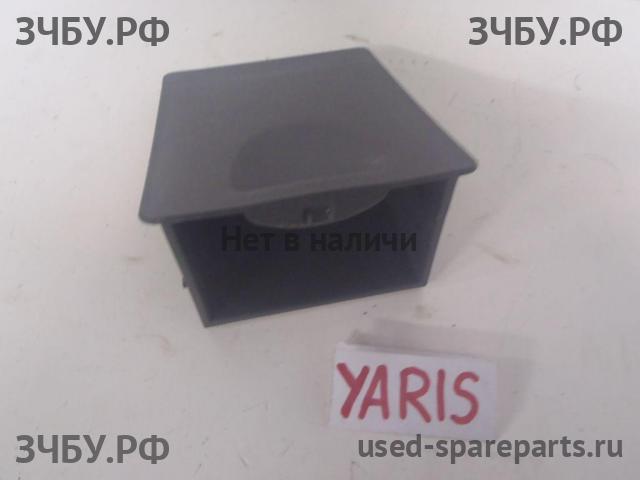 Toyota Yaris 2 Бардачок