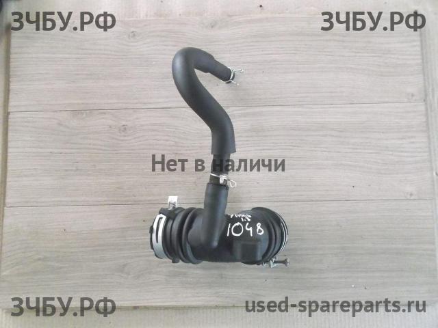 Toyota Yaris 2 Патрубок воздушного фильтра