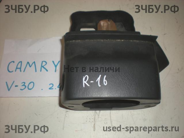 Toyota Camry 5 (V30) Кожух рулевой колонки