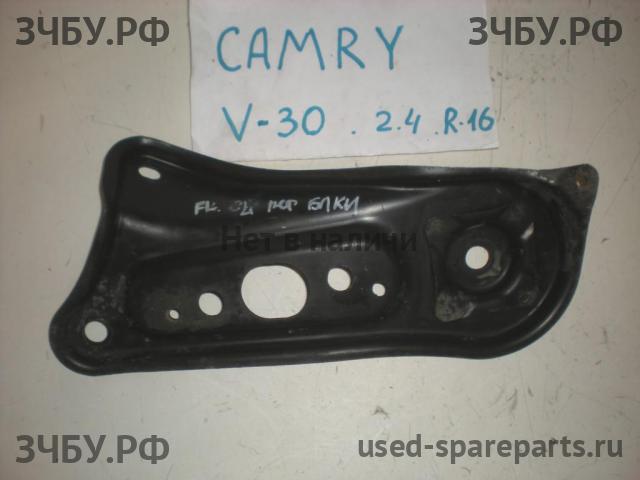 Toyota Camry 5 (V30) Кронштейн передней балки
