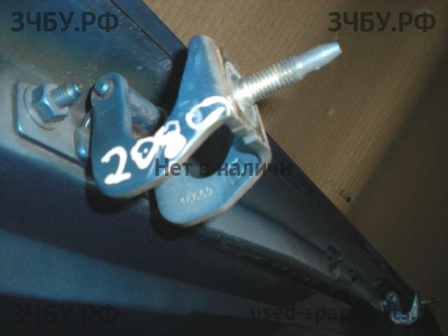 Peugeot 206 Петля двери багажника