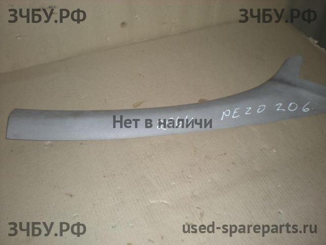 Peugeot 206 Накладка стойки передней правой