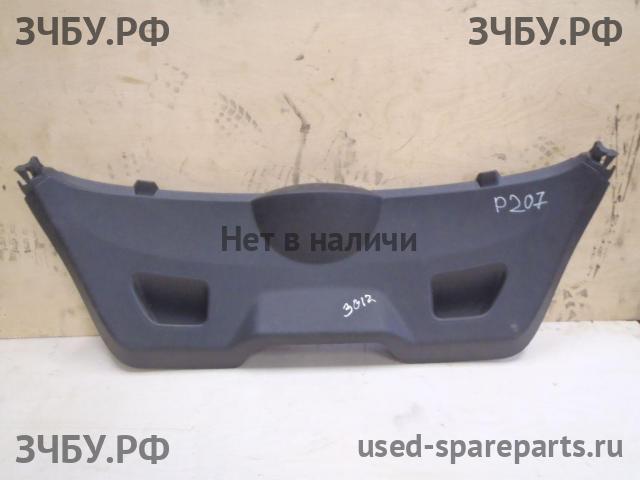 Peugeot 207 Обшивка двери багажника