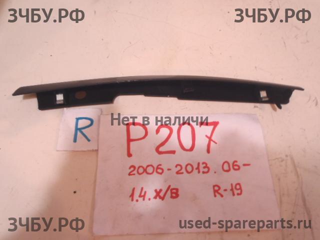 Peugeot 207 Накладка декоративная на торпедо