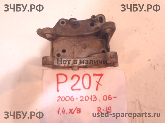 Peugeot 207 Кронштейн генератора