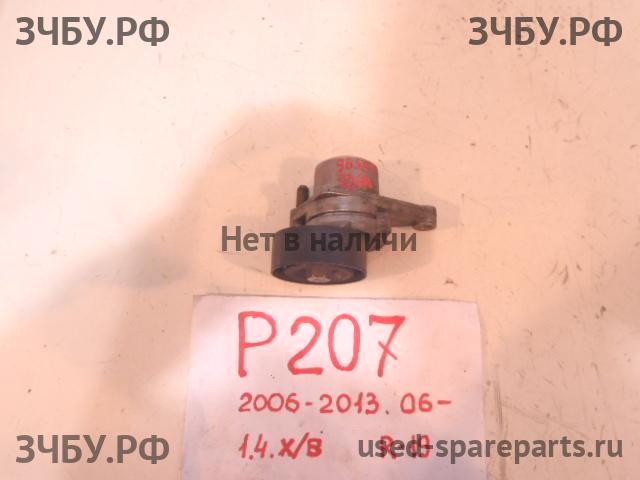 Peugeot 207 Кронштейн ролика натяжения ремня