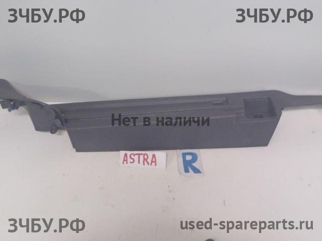 Opel Astra H Обшивка багажника боковая правая