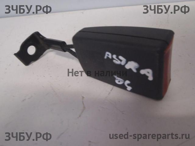 Opel Astra H Ответная часть ремня безопасности