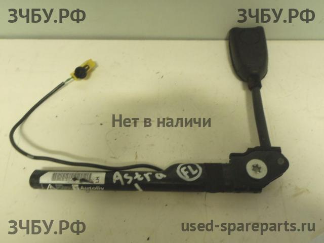 Opel Astra H Ответная часть ремня безопасности