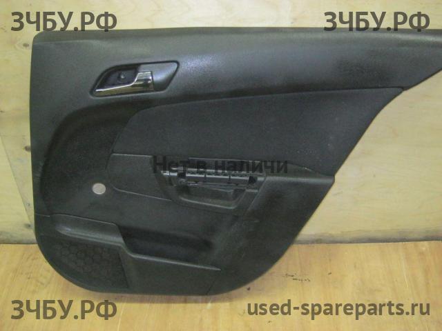 Opel Astra H Обшивка двери задней правой