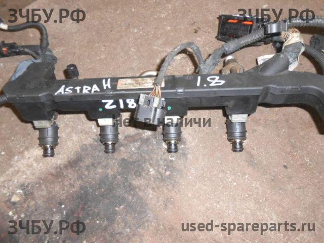 Opel Astra H Рейка топливная (рампа)