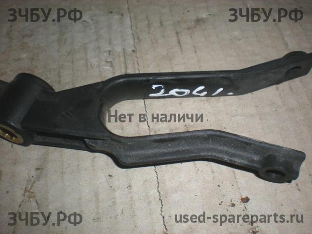 Opel Astra H Кронштейн радиатора