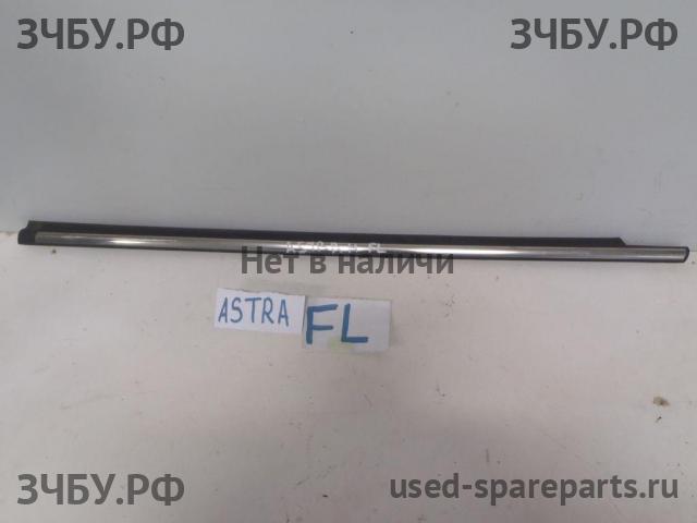 Opel Astra H Накладка стекла