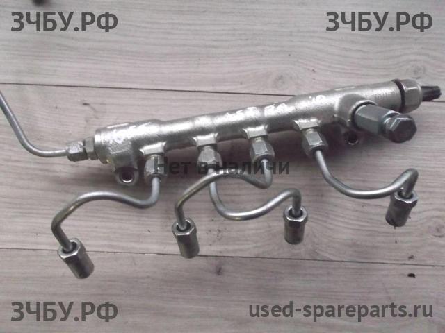 Opel Astra J Рейка топливная (рампа)