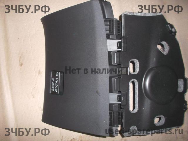 Opel Astra J Бардачок