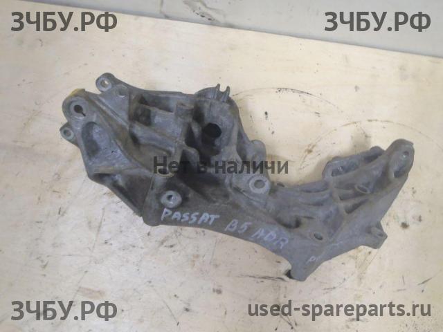Volkswagen Passat B5 Кронштейн генератора