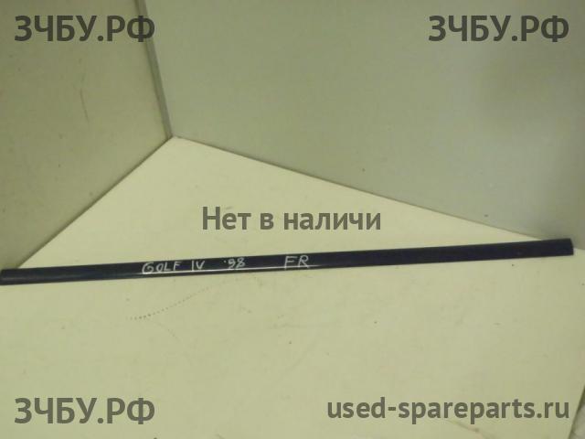 Volkswagen Golf 4 Молдинг двери передней правой