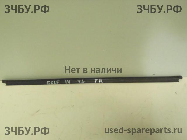 Volkswagen Golf 4 Накладка стекла