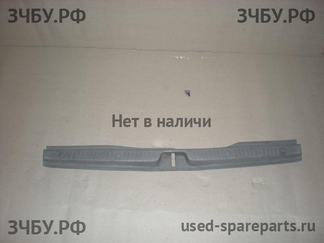 Renault Scenic 2 Накладка задней панели