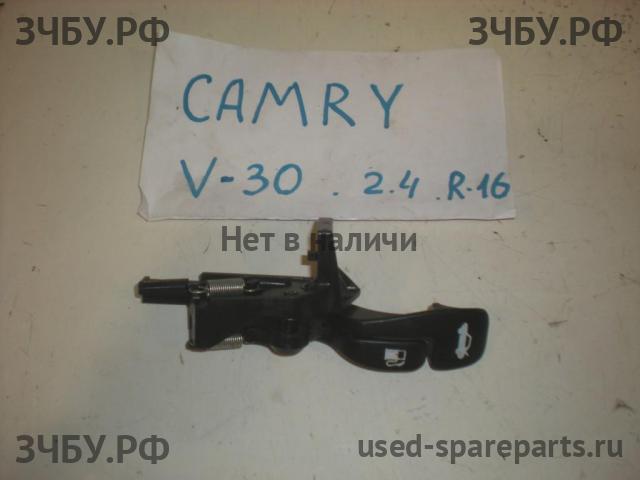 Toyota Camry 5 (V30) Ручка открывания лючка бензобака