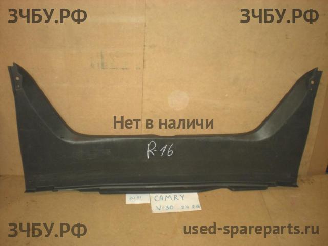 Toyota Camry 5 (V30) Накладка задней панели
