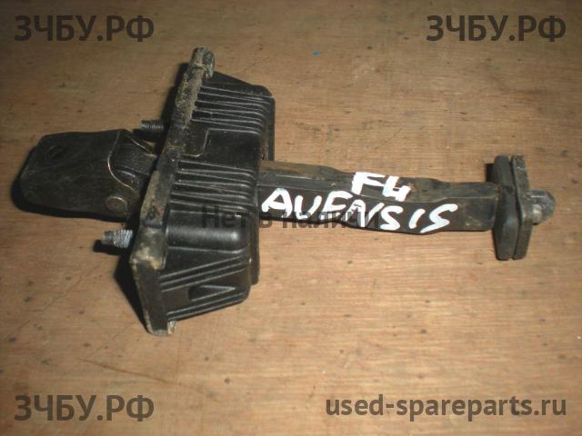 Toyota Avensis 2 Ограничитель двери