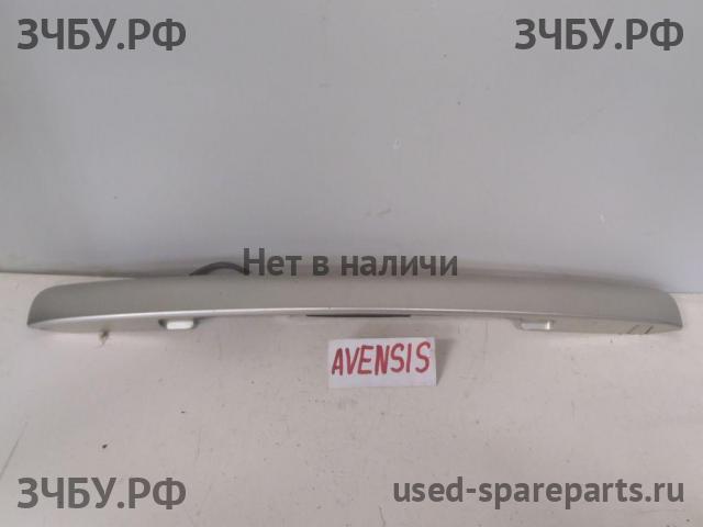 Toyota Avensis 2 Накладка на дверь багажника