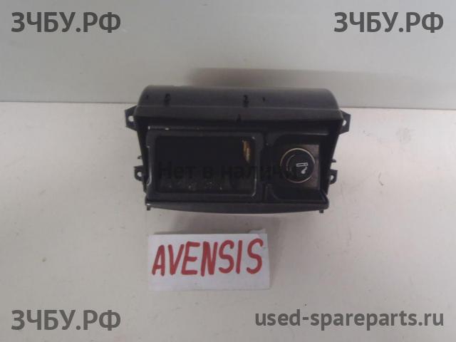 Toyota Avensis 2 Пепельница