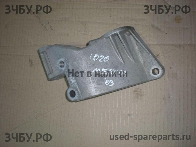 Opel Meriva A Кронштейн генератора