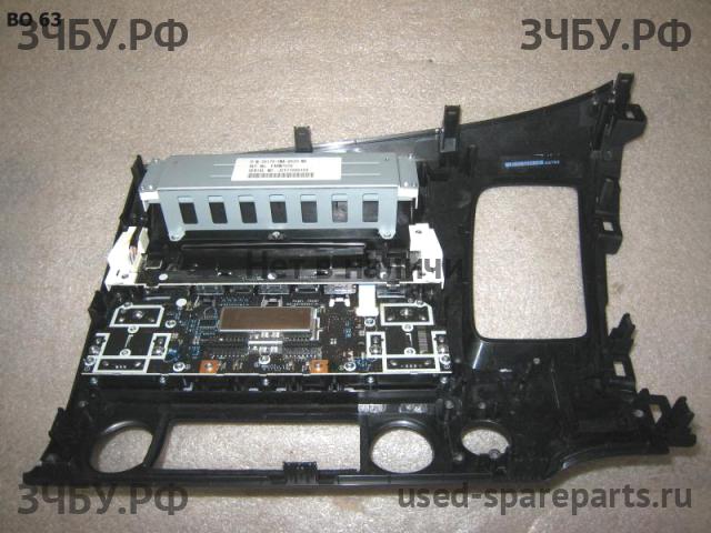 Honda Civic 8 (4D) Головное устройство аудиосистемы