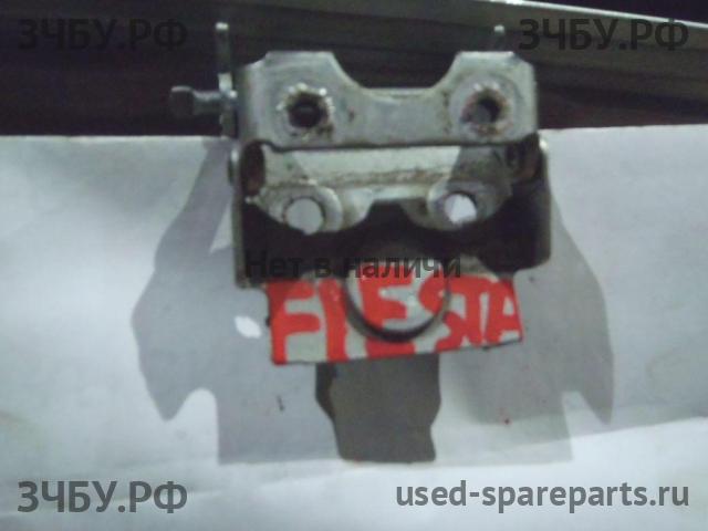 Ford Fiesta 5 Петля двери багажника
