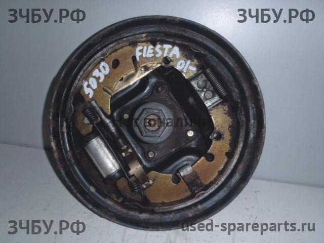 Ford Fiesta 5 Цапфа задняя левая