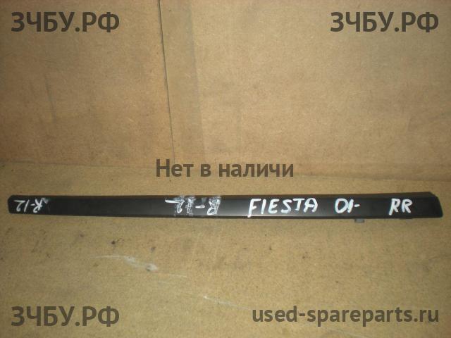 Ford Fiesta 5 Накладка стекла