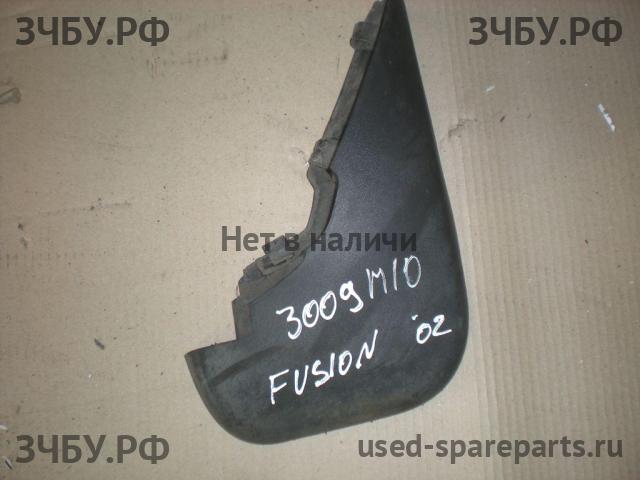Ford Fusion Брызговик передний правый