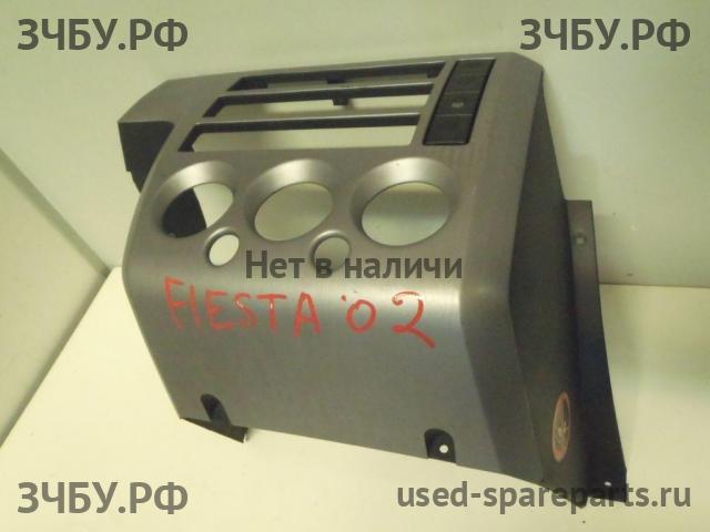 Ford Fiesta 5 Консоль между сиденьями (Подлокотник)