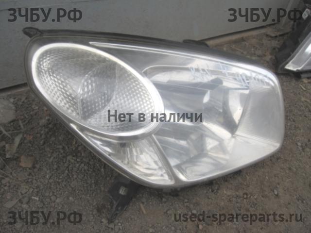 Toyota RAV 4 (2) Фара правая