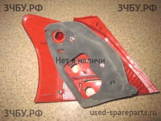 Toyota Yaris 2 Фонарь правый