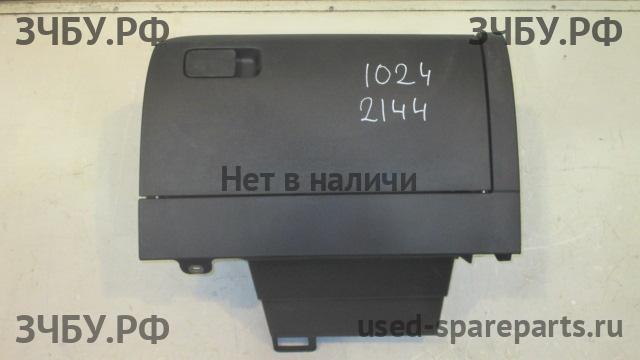 Volkswagen Polo 5 (Sedan) Бардачок