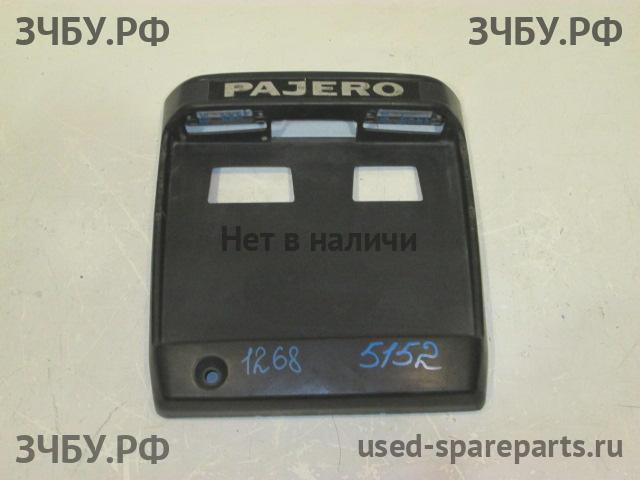Mitsubishi Pajero/Montero 3 Накладка на дверь багажника