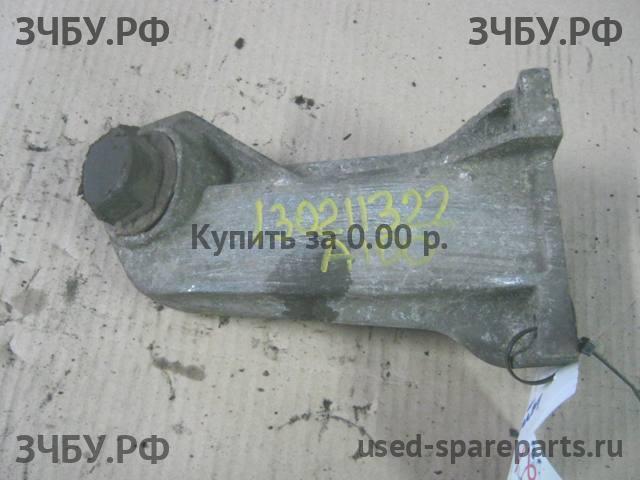 Audi 100 [C4] Кронштейн крепления КПП