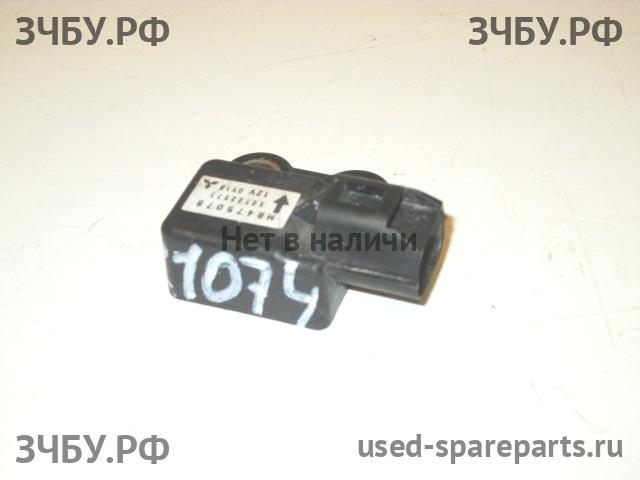 Mitsubishi Pajero/Montero 3 Датчик удара AIR BAG (SRS)