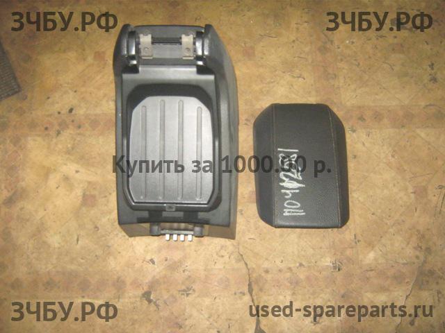 Volvo XC-90 (1) Консоль между сиденьями (Подлокотник)
