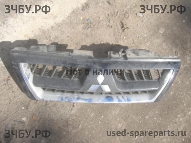 Mitsubishi Pajero/Montero 3 Решетка радиатора