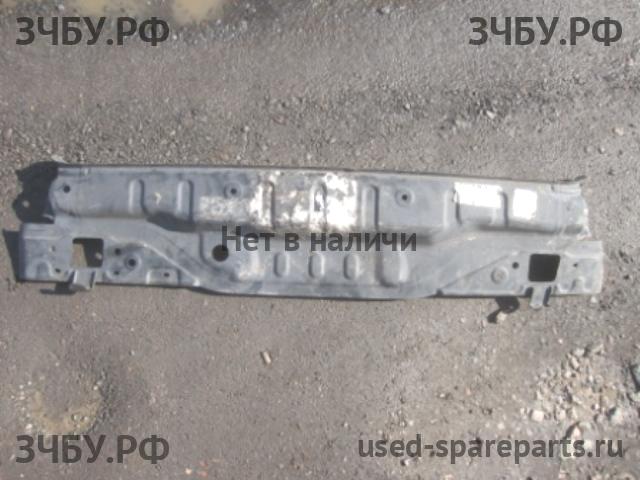 Mitsubishi Carisma (DA) 2000-> Панель задняя